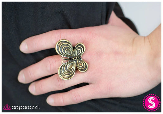 Paparazzi Ring ~ Winging It - Brass