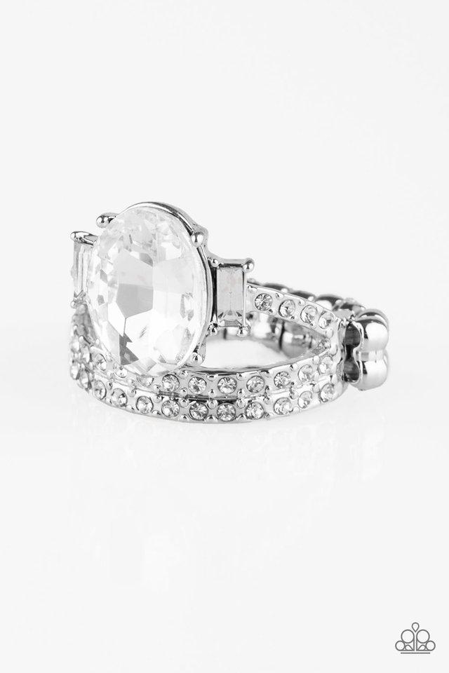 Anillo Paparazzi ~ Bling Queen - Blanco