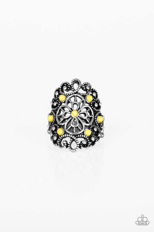 Anillo Paparazzi ~ Floral Fancies - Amarillo