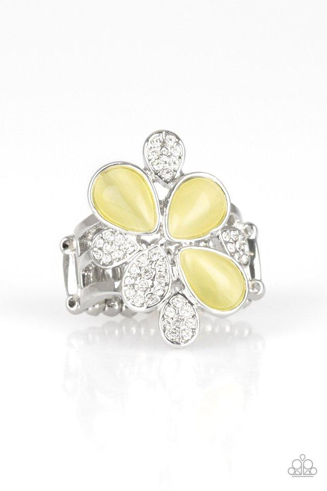 Anillo Paparazzi ~ Margaritas de diamantes - Amarillo