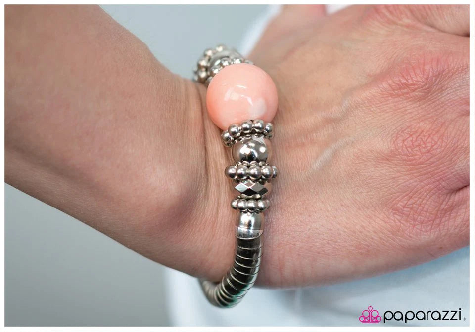 Pulsera Paparazzi ~ At First Blush - Rosa