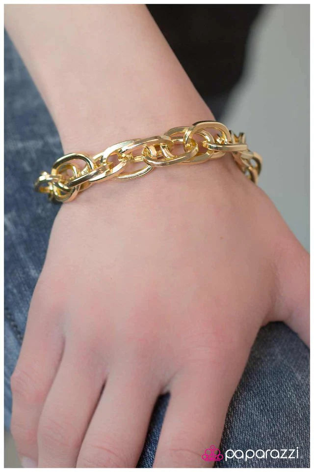 Pulsera Paparazzi ~ Double Over - Oro