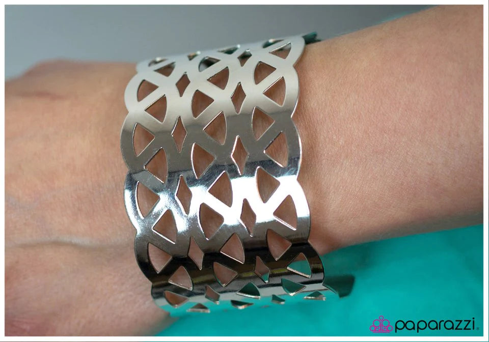 Pulsera Paparazzi ~ Cage Fighter - Plata