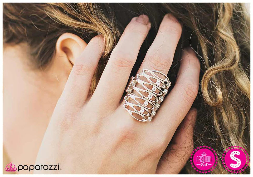 Anillo Paparazzi ~ Rattle the Cage - Plata