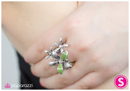 Anillo Paparazzi ~ Ramo de Bling - Verde