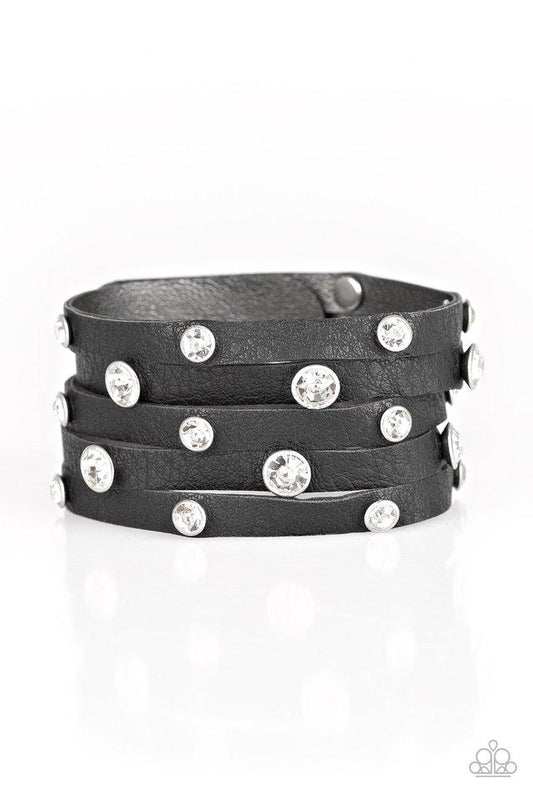 Pulsera Paparazzi ~ Reputación de diamantes de imitación - Negro