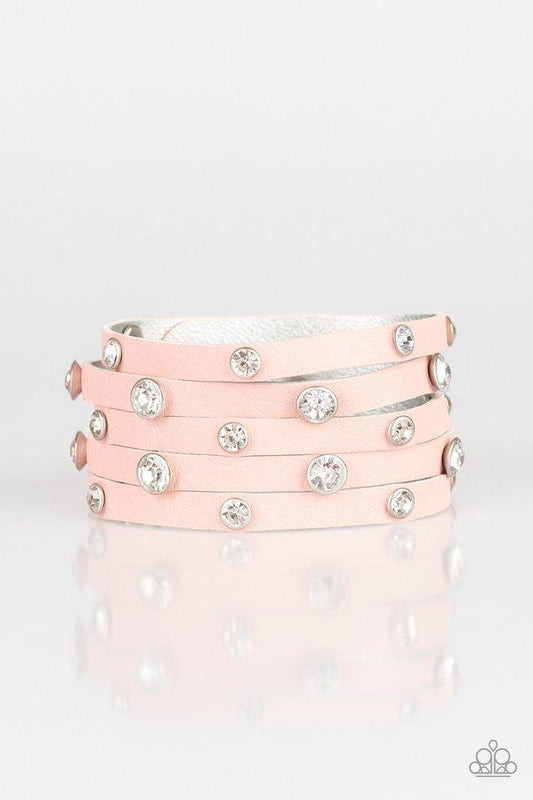 Pulsera Paparazzi ~ Reputación de diamantes de imitación - Rosa