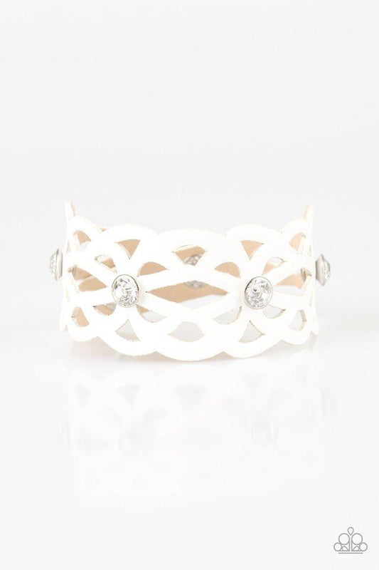 Pulsera Paparazzi ~ Runaway Radiance - Blanco