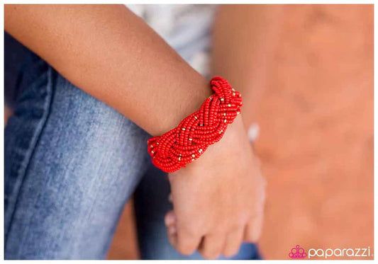 Pulsera Paparazzi ~ Desafiando los elementos - Rojo