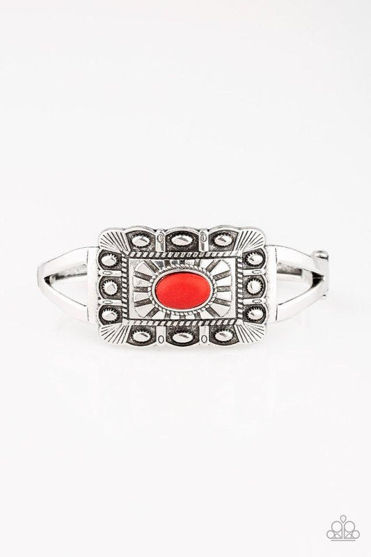 Pulsera Paparazzi ~ Casa GRANDE en la pradera - Rojo