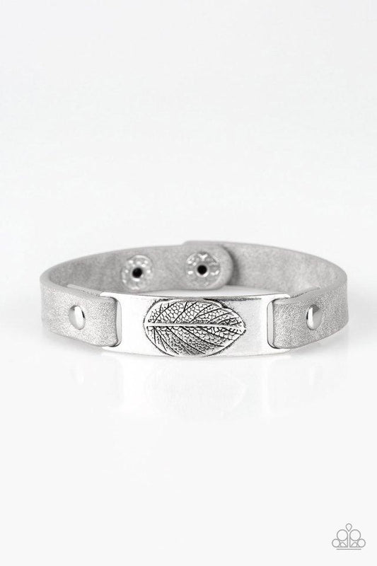 Pulsera Paparazzi ~ Take The LEAF - Plata