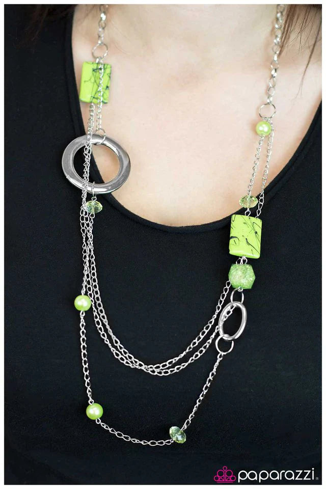 Collar Paparazzi ~ Drizzled In Deco - Verde