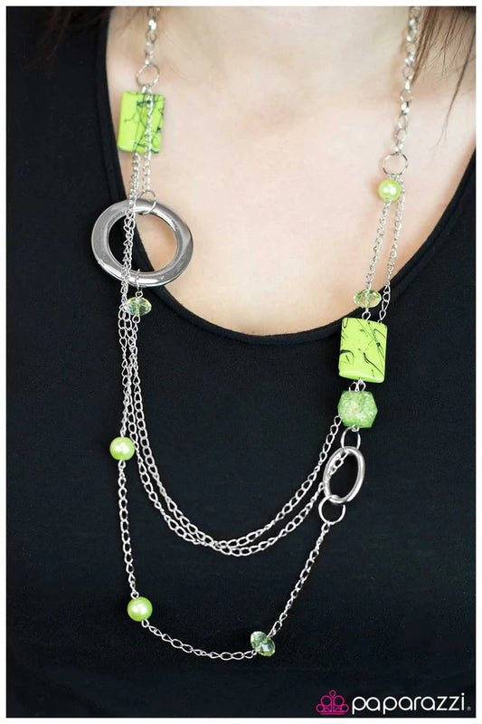 Collar Paparazzi ~ Drizzled In Deco - Verde