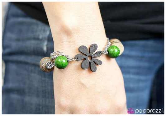 Pulsera Paparazzi ~ Keep Me In the Loop - Verde