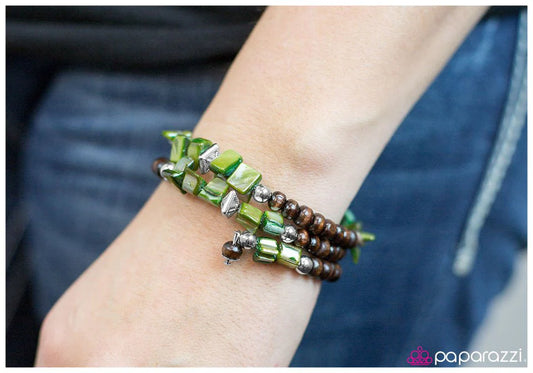 Pulsera Paparazzi ~ Espiral descendente - Verde