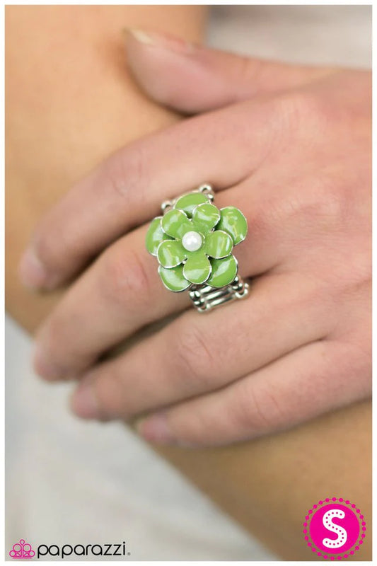 Paparazzi Ring ~ Fluidly Flowering - Green