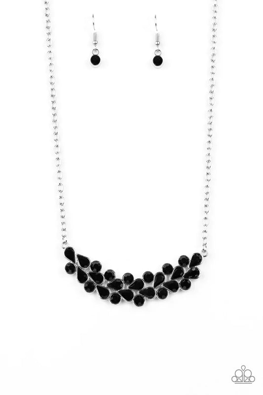 Collar Paparazzi ~ Tratamiento especial - Negro