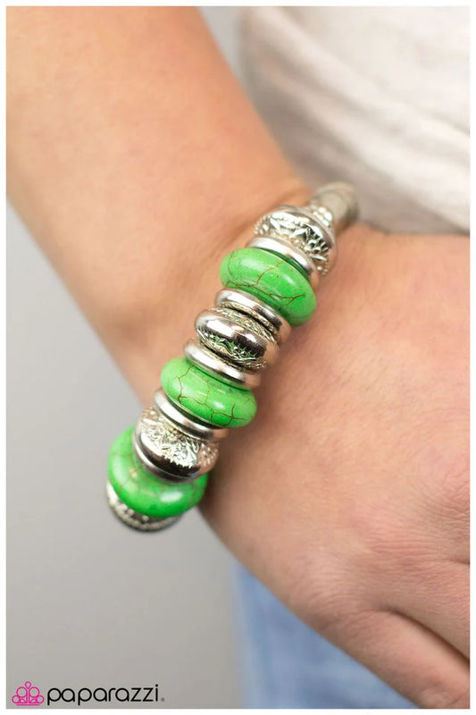 Pulsera Paparazzi ~ Go For A Spin - Verde