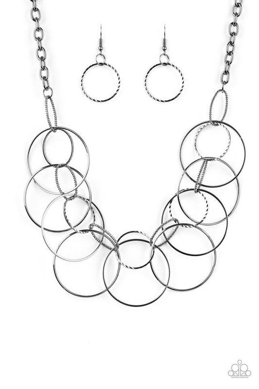 Collar Paparazzi ~ Circa de Couture - Negro