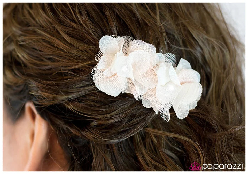 Paparazzi Hair Accessories ~ Second Chance - White