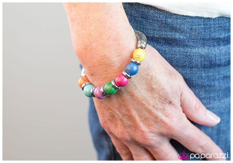 Pulsera Paparazzi ~ En colores vivos - Multicolor