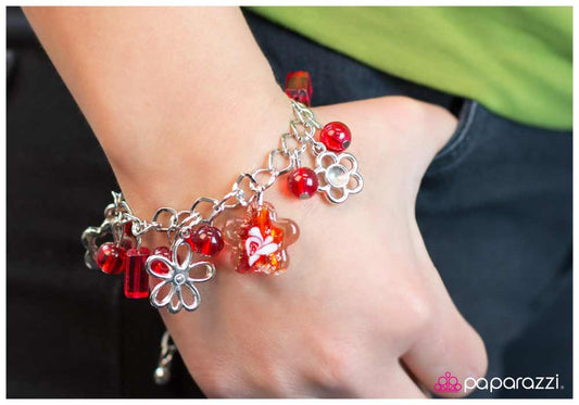 Pulsera Paparazzi ~ Muy divertida - Roja