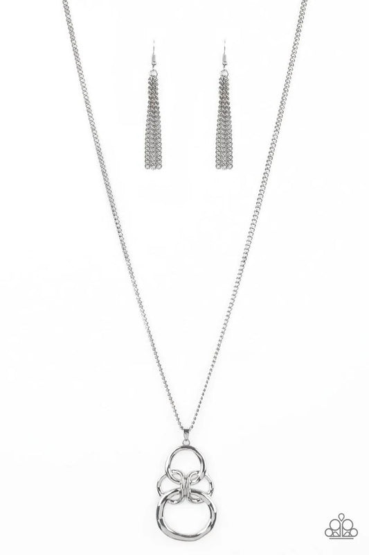 Paparazzi Necklace ~ Courageous Contour - Silver