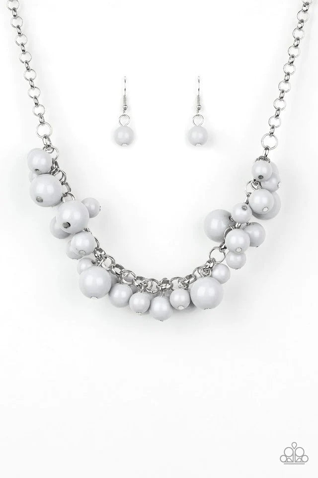 Collar Paparazzi ~ Walk This BROADWAY - Plata