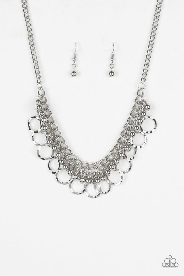 Collar Paparazzi ~ Ring Leader Radiance - Plata