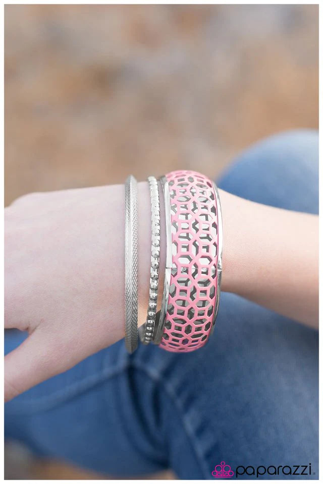 Pulsera Paparazzi ~ Up In the Air - Rosa