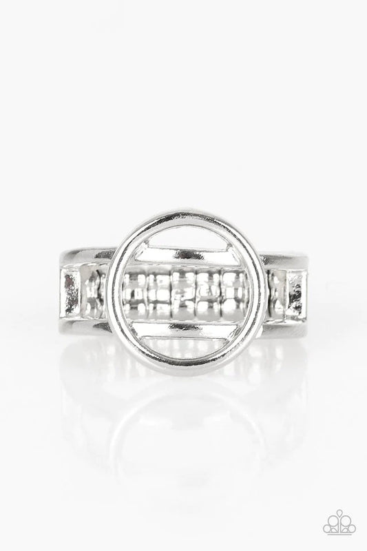 Anillo Paparazzi ~ City Center Chic - Plata