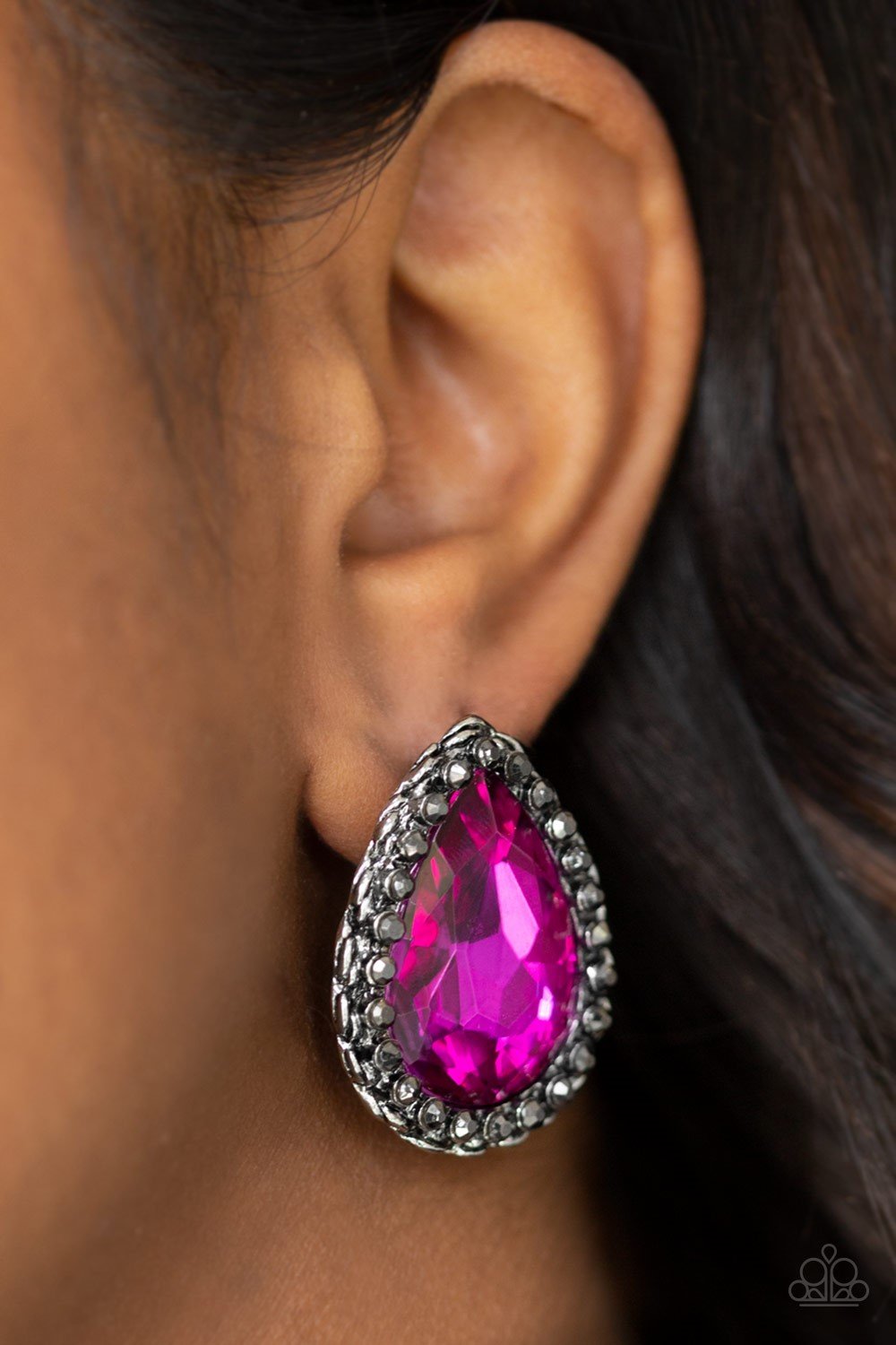 Paparazzi Earring ~ Dare To Shine - Pink