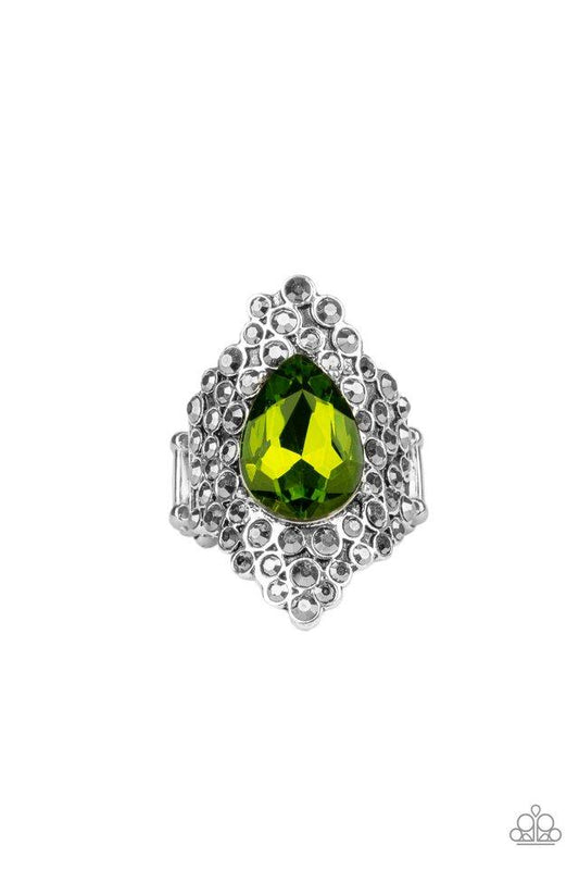 Paparazzi Ring ~ Hollywood Heiress - Green