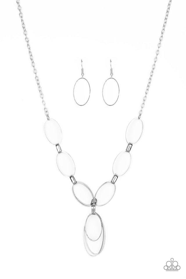 Collar Paparazzi ~ All OVAL Town - Plata