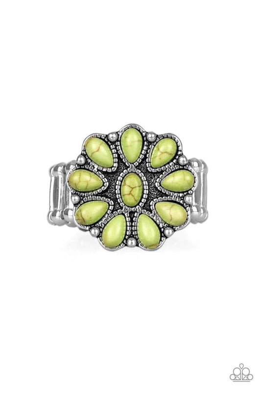 Anillo Paparazzi ~ Piedra Gardenia - Verde