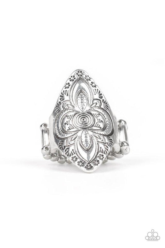 Paparazzi Ring ~ Tahiti Trek - Silver