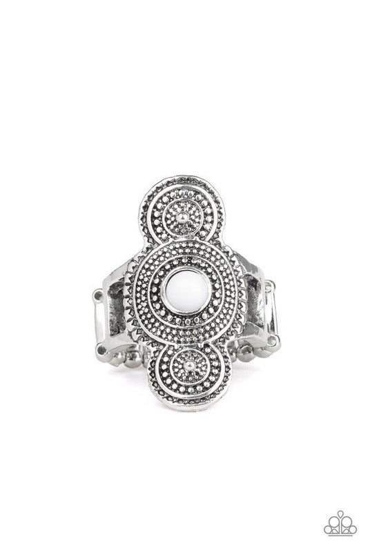 Anillo Paparazzi ~ Mandalas del desierto - Blanco