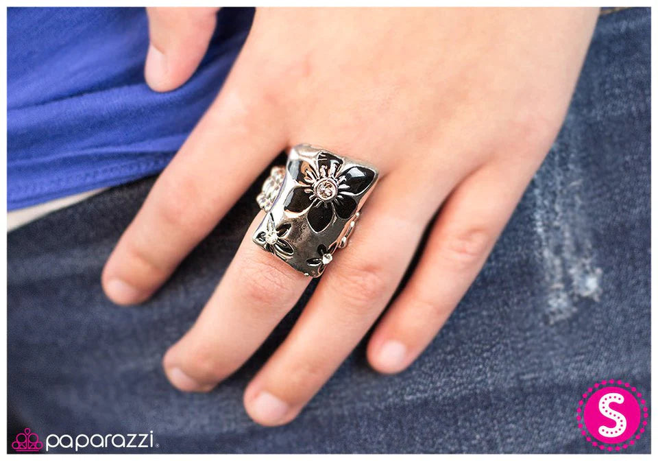 Paparazzi Ring ~ Keeps Getting Better - Black