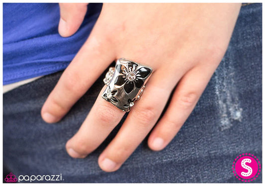 Paparazzi Ring ~ Keeps Getting Better - Black