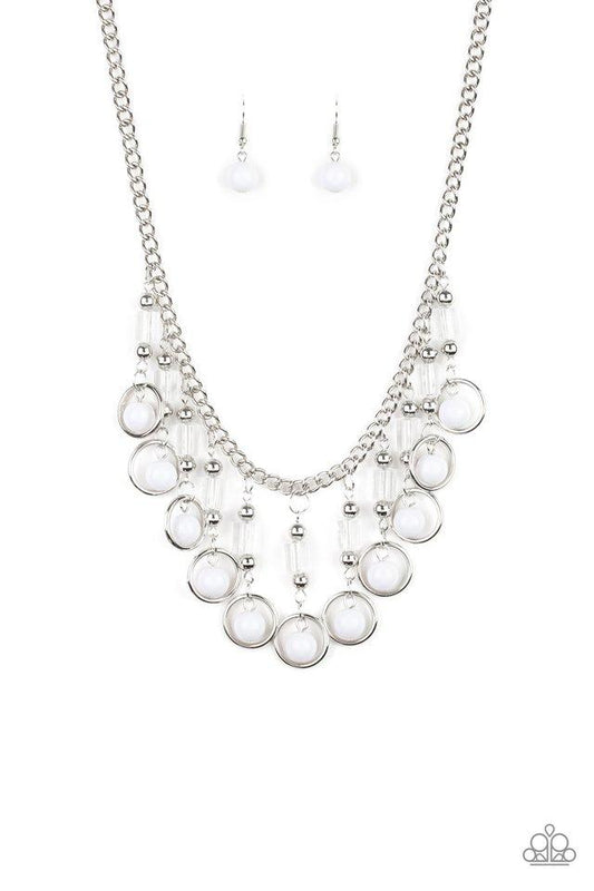 Collar Paparazzi ~ Cool Cascade - Blanco