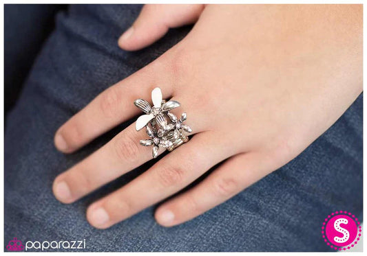 Paparazzi Ring ~ Bouquet Of Bling - White