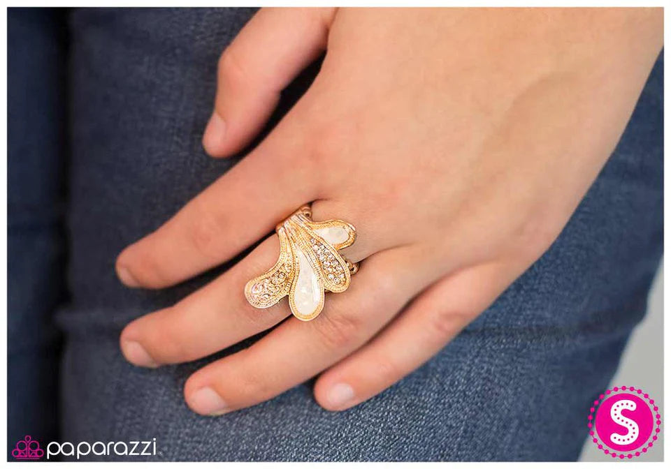 Anillo Paparazzi ~ The Tail End - Oro