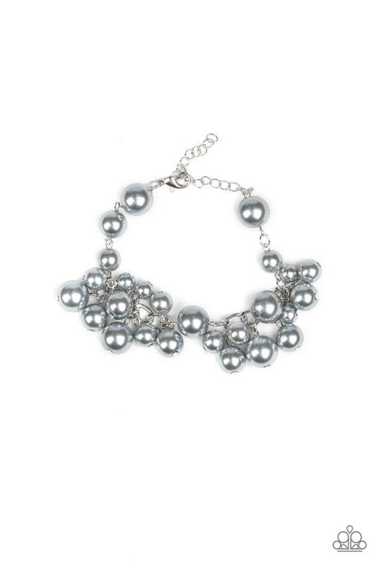 Pulsera Paparazzi ~ Girls In Pearls - Plata