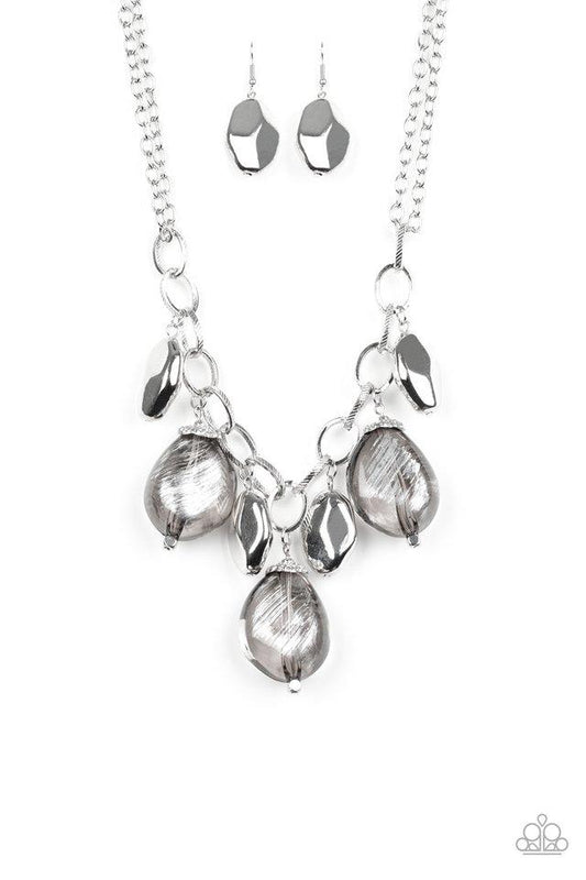 Collar Paparazzi ~ Espejo Glamoroso - Plata