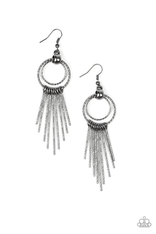 Paparazzi Earring ~ Eye-Catching Edge - Black