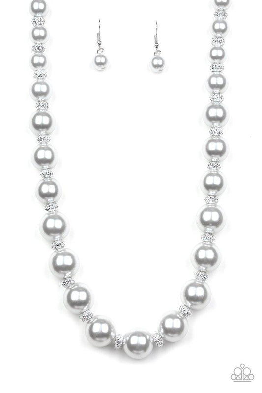 Collar Paparazzi ~ Heredera de Uptown - Plata