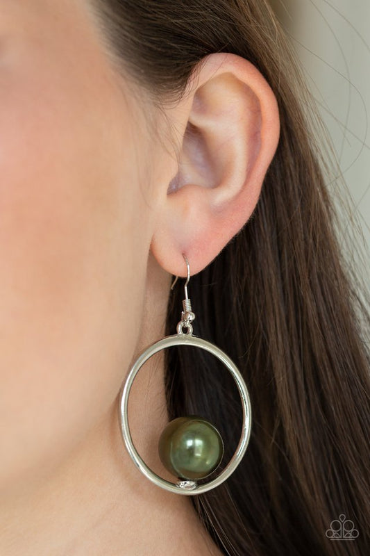 Solitaire REFINEMENT - Green - Paparazzi Earring Image