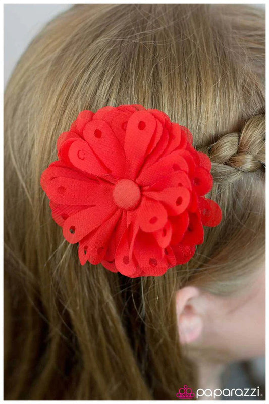 Accesorios para el cabello de Paparazzi ~ Hole in One - Rojo