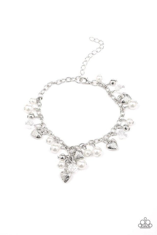 Pulsera Paparazzi ~ Heart Haven - Blanco