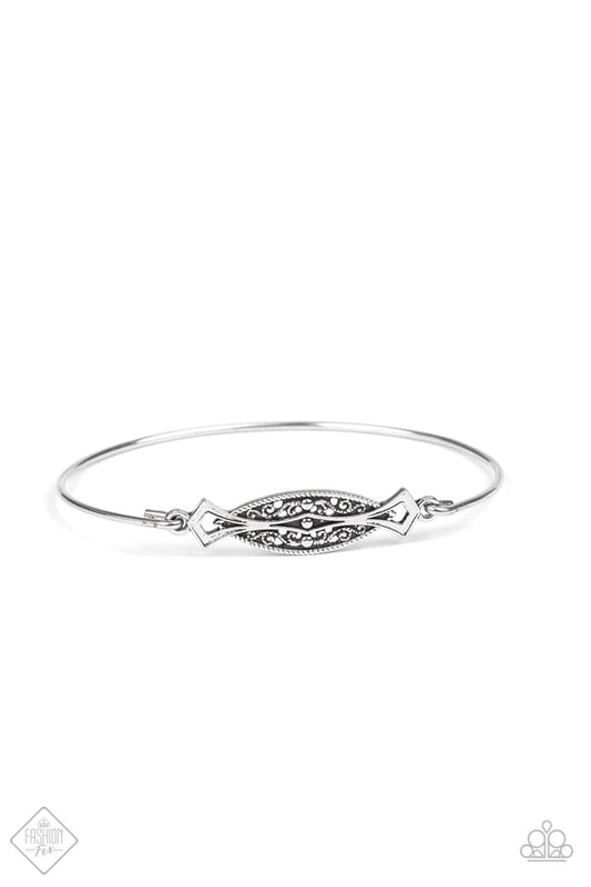 Paparazzi Bracelet ~ Exquisitely Empress - Silver